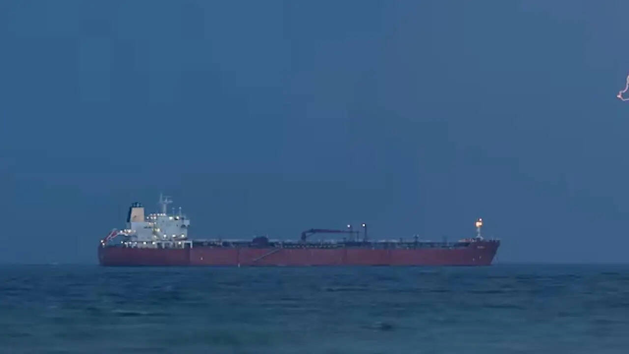 स्ट्रेट ऑफ होर्मुज़ में भारतीय जहाजों पर गोलीबारी: ईरान ने दी सफाई