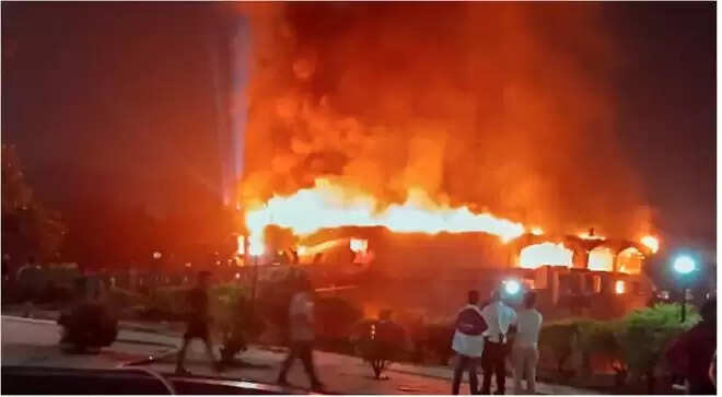 गोवा नाइटक्लब में आग से 25 लोगों की मौत, जांच शुरू