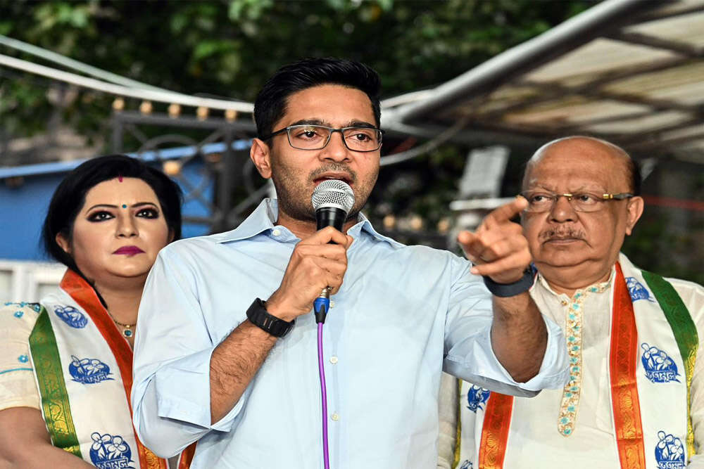 पश्चिम बंगाल चुनाव में भाजपा की रणनीति पर सवाल उठने लगे