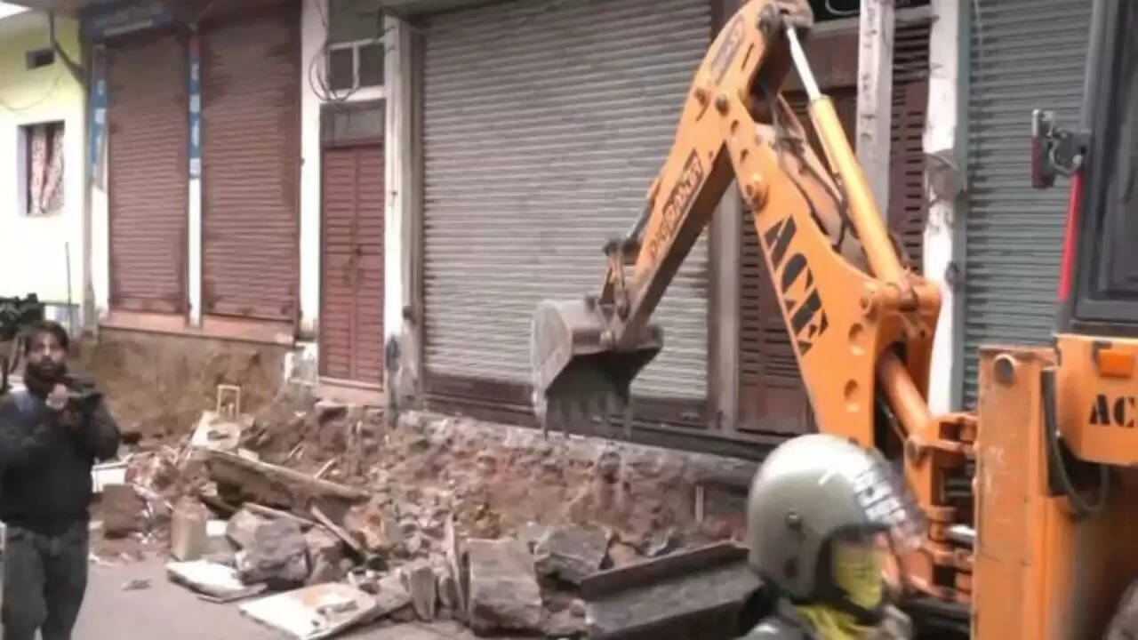 जयपुर में अवैध निर्माणों के खिलाफ प्रशासन की सख्त कार्रवाई