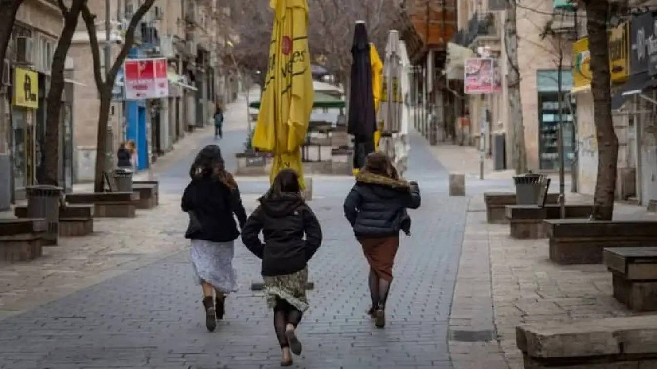 तेल अवीव में पुरिम का त्योहार: जश्न की जगह चिंता का माहौल