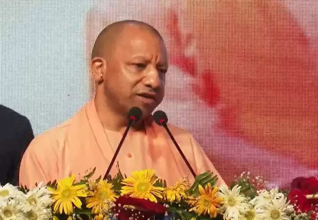 योगी आदित्यनाथ ने यूपी पुलिस दूरसंचार उम्मीदवारों को नियुक्ति पत्र सौंपे