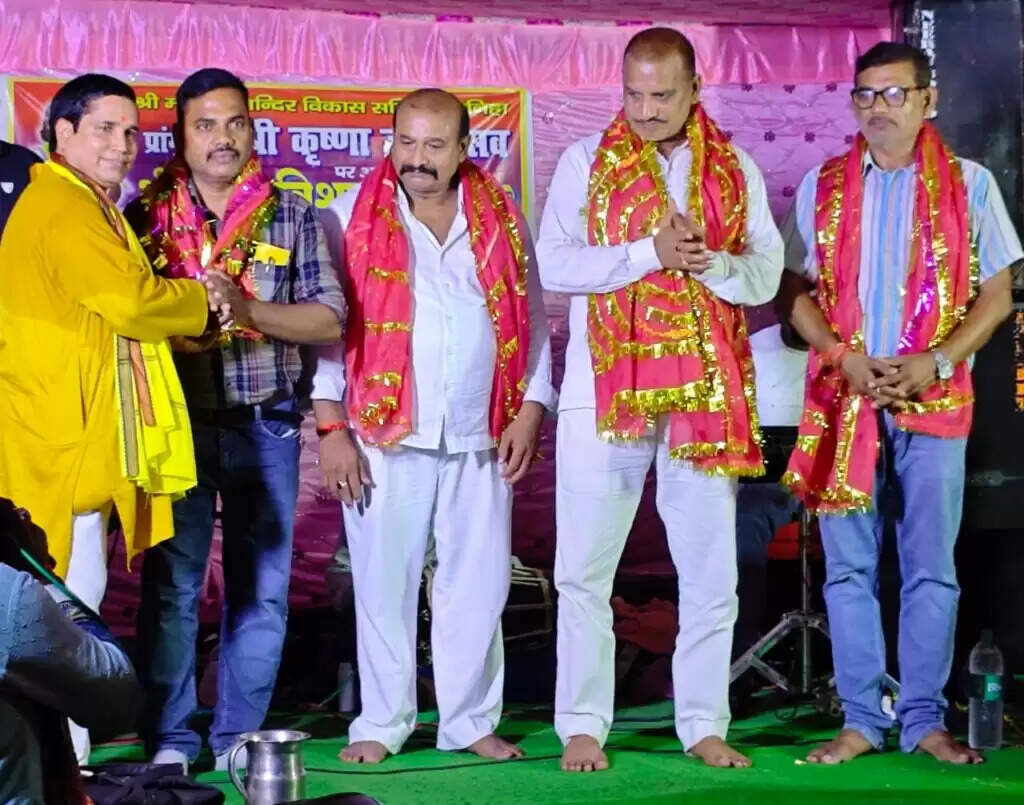 जन्माष्टमी पर नगर पालिका अध्यक्ष का पंडालों का दौरा