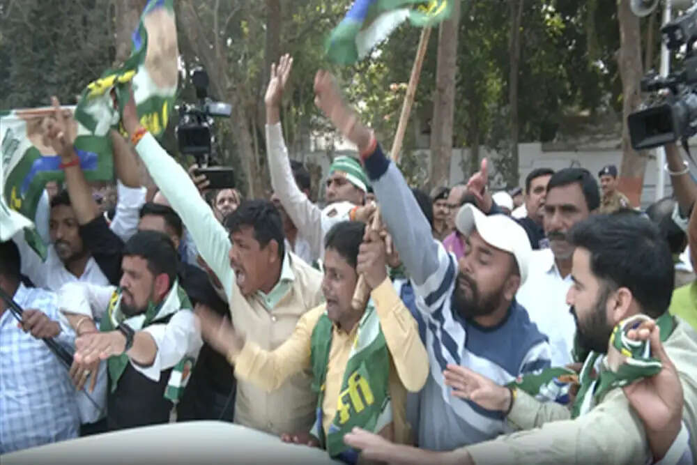 जदयू कार्यकर्ताओं का नीतीश कुमार के राज्यसभा जाने पर विरोध