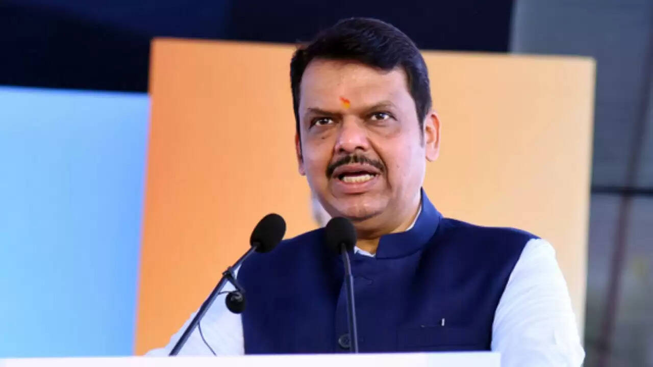 क्या महाराष्ट्र में राजनीतिक गठबंधन की नई लहर आ रही है? फडणवीस ने दी दिलचस्प प्रतिक्रिया
