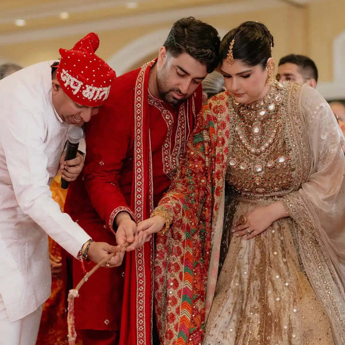 अंशुला कपूर की प्री-वेडिंग तस्वीरें: रोहन का प्यार भरा किस और परिवार का जश्न