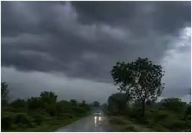 उत्तर प्रदेश में बारिश के लिए ऑरेंज अलर्ट जारी, कई जिलों में मौसम में बदलाव