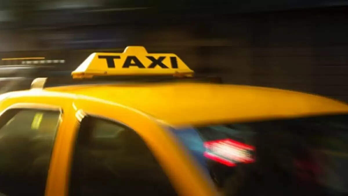 Greater Noida में 500 टैक्सी और बस परमिट रद्द, परिवहन विभाग की सख्त कार्रवाई