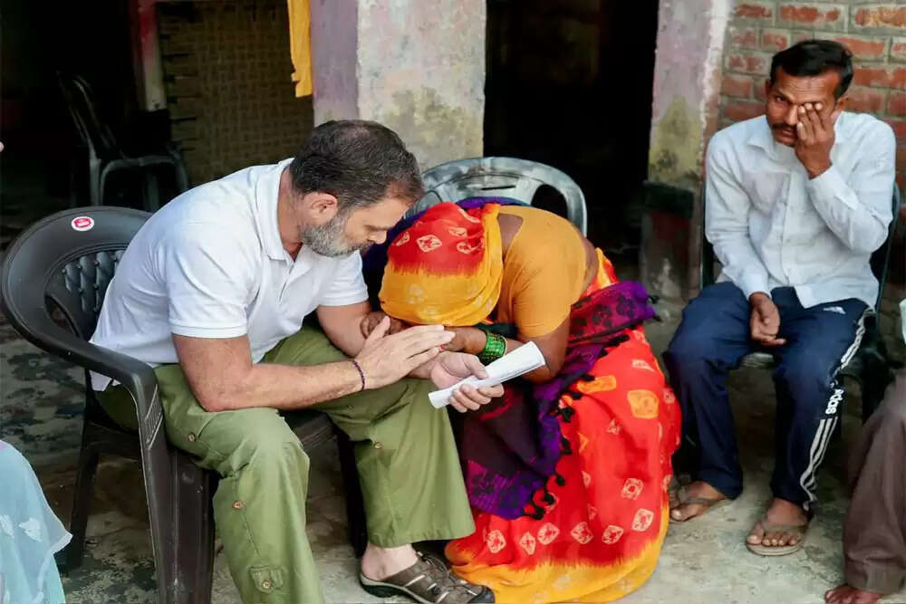राहुल गांधी ने हरिओम वाल्मीकि के परिवार से की मुलाकात, न्याय की मांग की