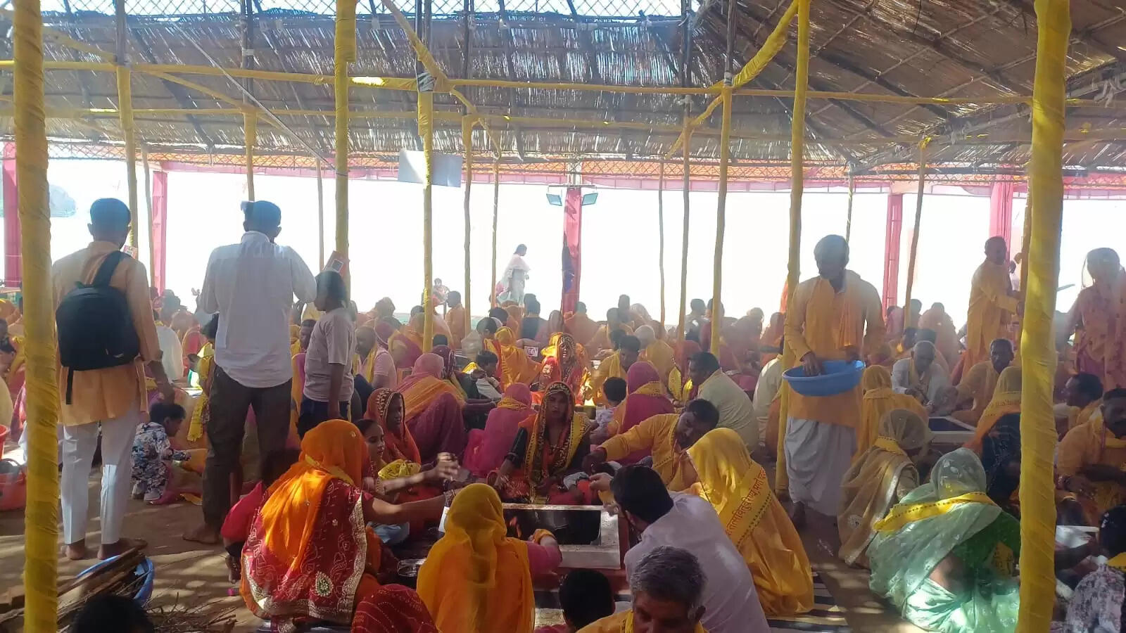 एक हजार से अधिक श्रद्धालुओं ने श्राद्ध तर्पण कर पितरों को दी यज्ञ में आहुतियां