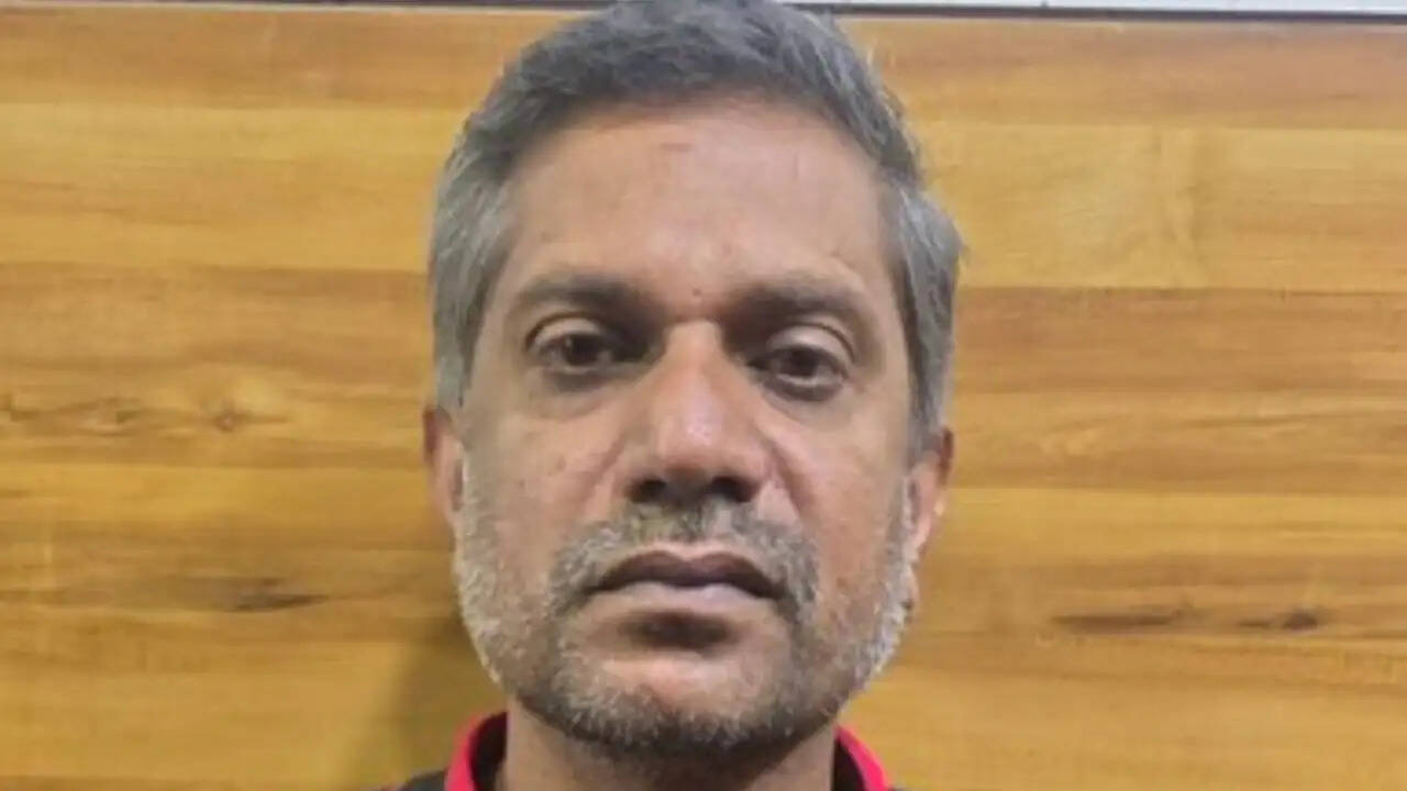 दिल्ली में बम की झूठी धमकियों का आरोपी गिरफ्तार: जानें पूरी कहानी