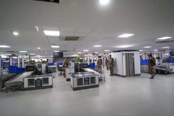 अक्टूबर में घरेलू हवाई यात्री ट्रैफिक में वृद्धि, वित्त वर्ष 26 में 6% बढ़ने की संभावना