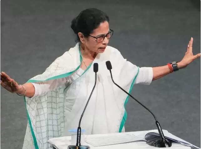 पश्चिम बंगाल में राजनीतिक हलचल: ममता बनर्जी का ईडी के खिलाफ मोर्चा