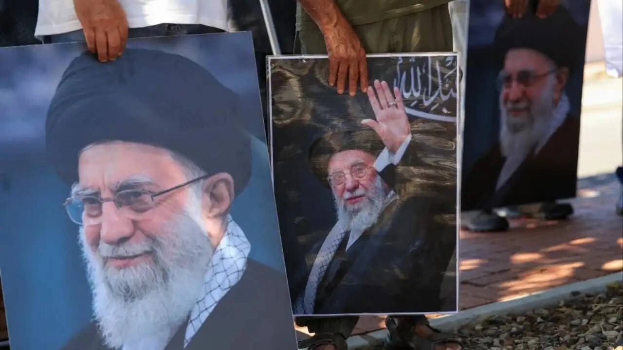 ईरान में संघर्ष: अमेरिका-इजरायल हमलों से गहरा संकट, क्या है आगे का रास्ता?