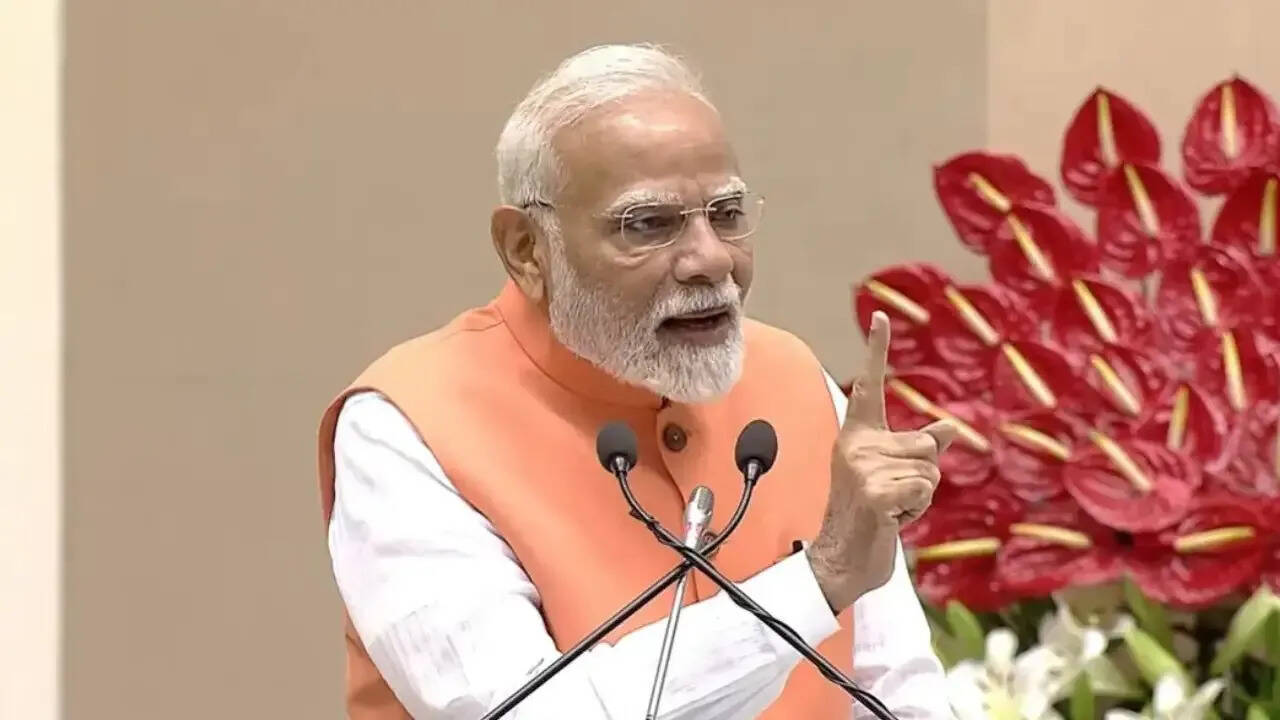 पीएम मोदी ने श्री नारायण गुरुदेव और महात्मा गांधी की ऐतिहासिक मुलाकात का जिक्र किया