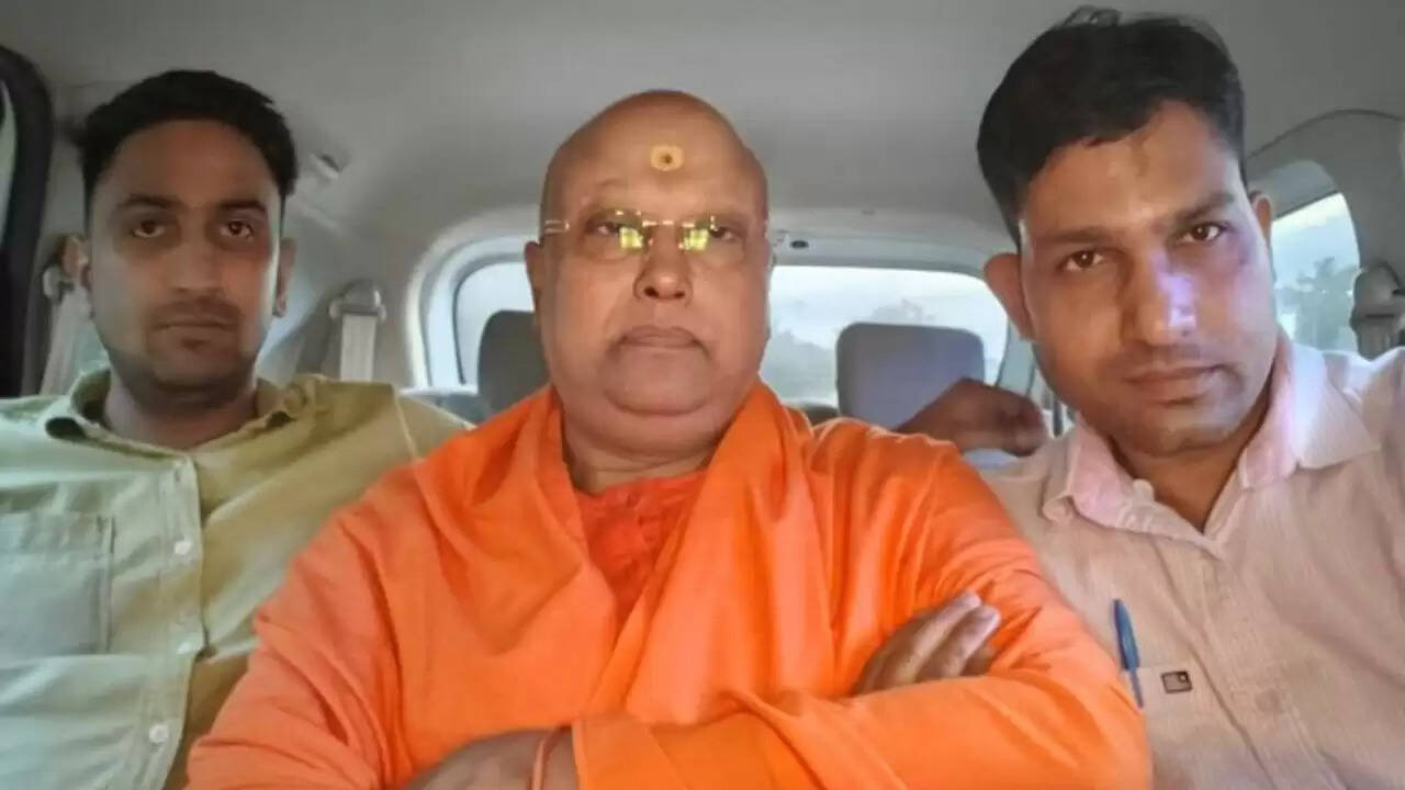 SRISIIM में यौन उत्पीड़न मामले में चैतन्य नंद की मुश्किलें बढ़ीं