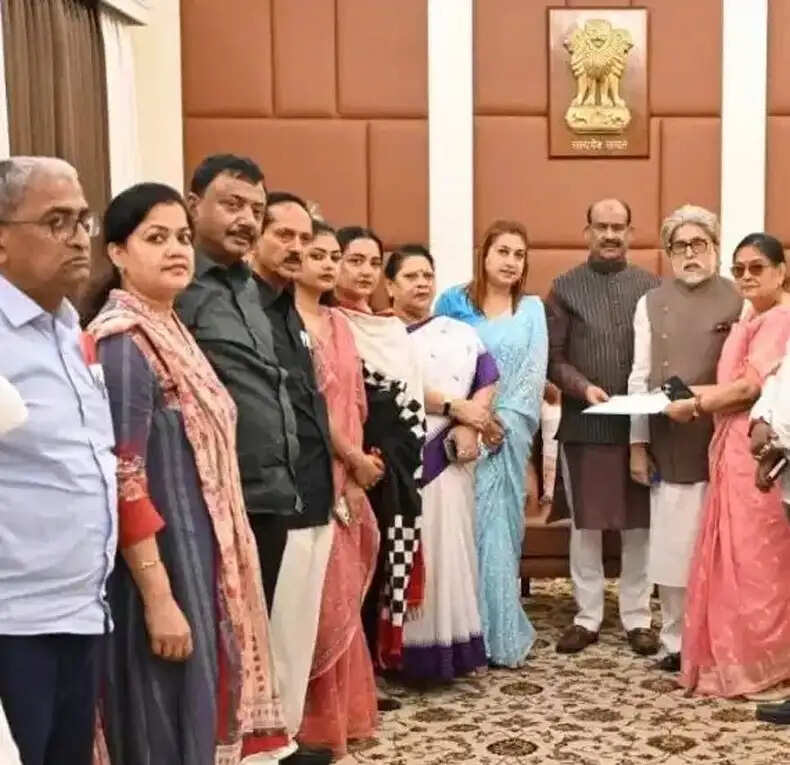 TMC के बागी सांसदों ने एनसीपीआई में किया विलय, अभिषेक बनर्जी से ईडी की पूछताछ