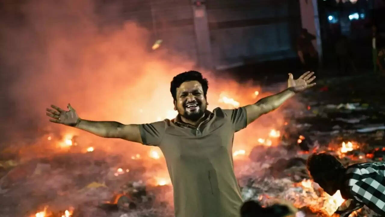 बांग्लादेश में शरीफ उस्मान हादी की मौत के बाद भड़की हिंसा: जानें क्या हुआ?