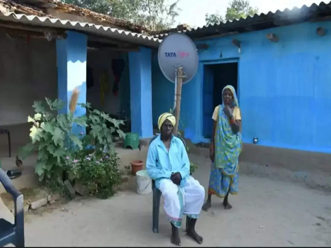 (संशोध‍ित) सूरजपुर : 73 साल बाद दोबारा राष्ट्रपति से मिलने की उम्मीद लिए बैठे बसंत पंडो