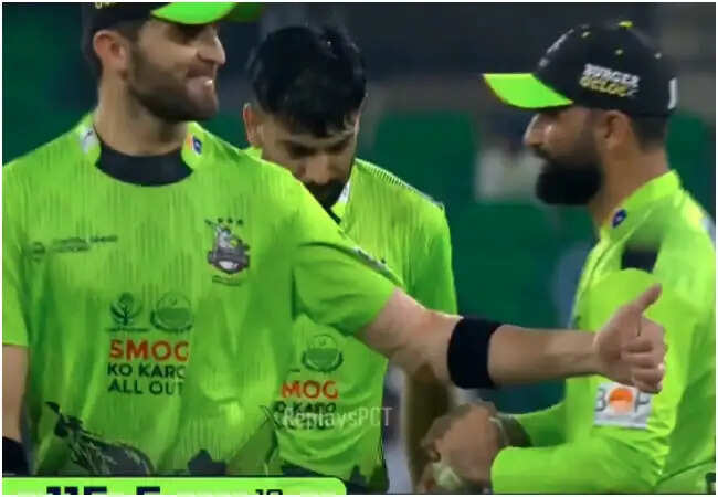 फखर ज़मान को PSL में बॉल टेम्परिंग के लिए दो मैचों का निलंबन