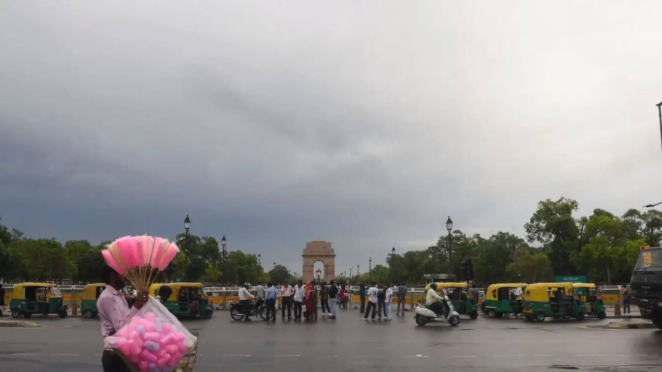 भारत में मौसम परिवर्तन: बारिश और तेज हवाओं का अलर्ट