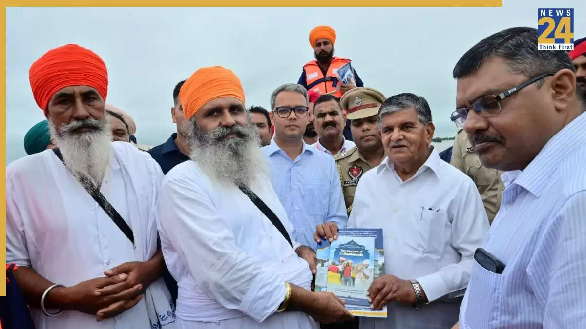 बाबा हाकम सिंह का 500 करोड़ रुपये का राहत पैकेज, पंजाब में बाढ़ प्रभावितों की मदद