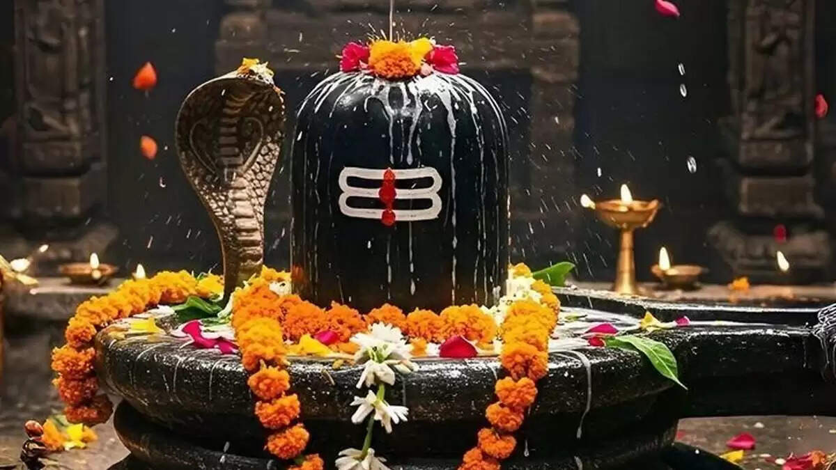 चंडीगढ़ के इस मंदिर में सावन का उत्सव: चांदी का शिव मुख है खास