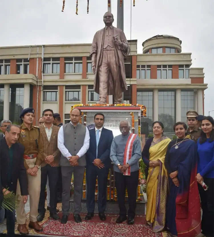 सोनीपत के राष्ट्रीय विधि विश्वविद्यालय में राज्यपाल ने किया आंबेडकर की प्रतिमा का लोकार्पण