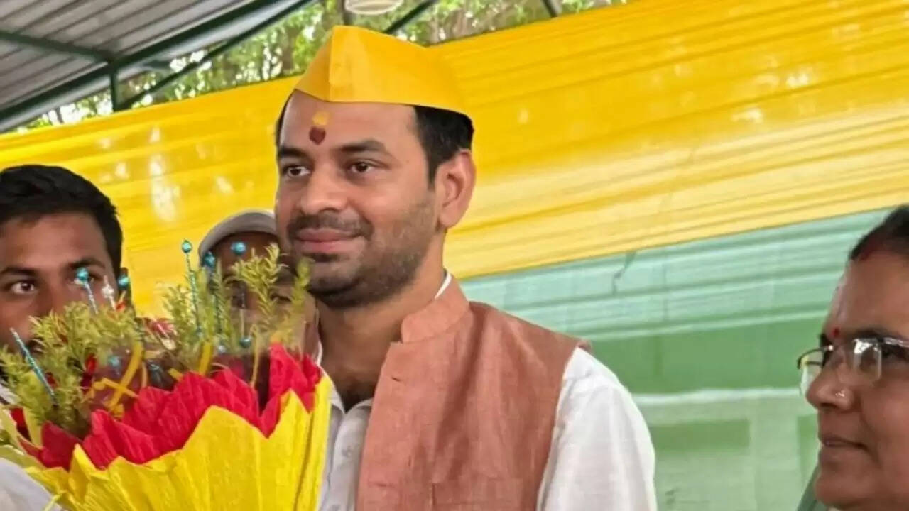 तेजप्रताप यादव का सपा कार्यालय दौरा: क्या है बिहार की राजनीति में नया मोड़?