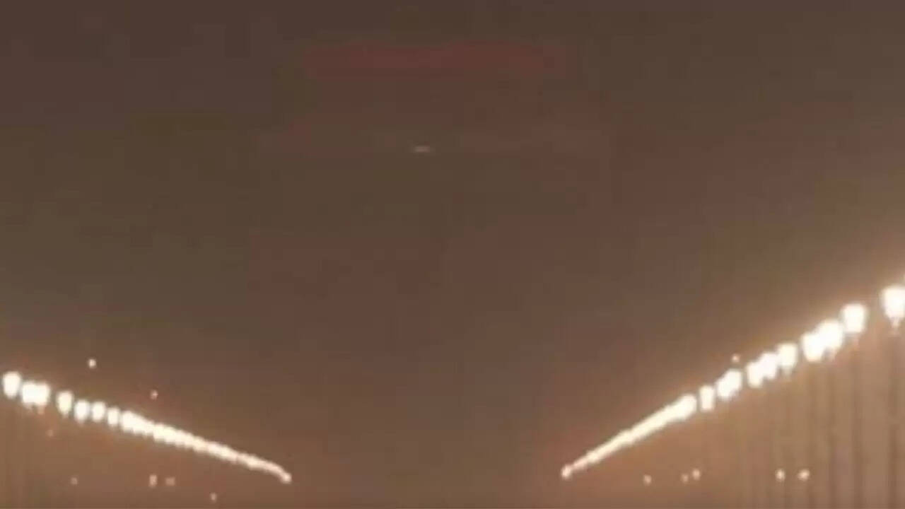 दिल्ली में वायु प्रदूषण की स्थिति गंभीर, विपक्ष ने उठाई आवाज़