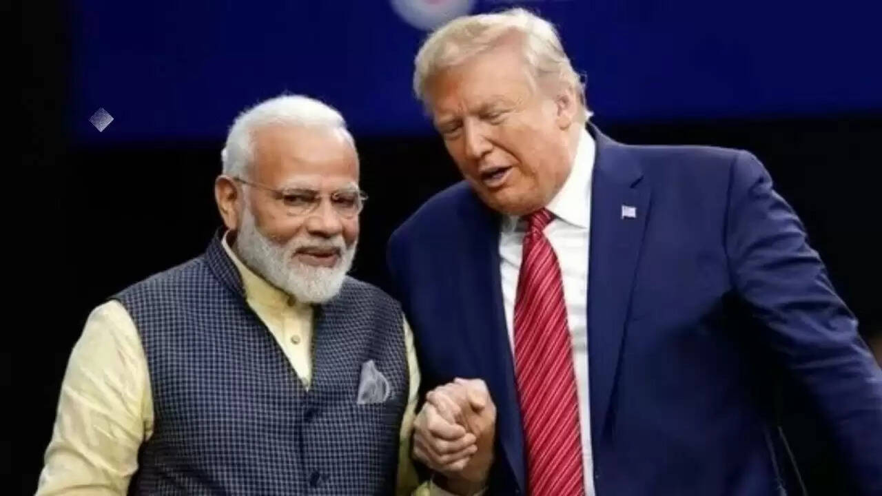 डोनाल्ड ट्रंप का भारत पर टैरिफ हमला: क्या है इसके पीछे की रणनीति?