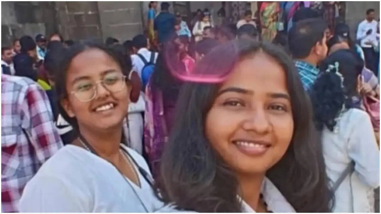 सूरत में स्वामीनारायण मंदिर परिसर में दो छात्राओं के शव मिले