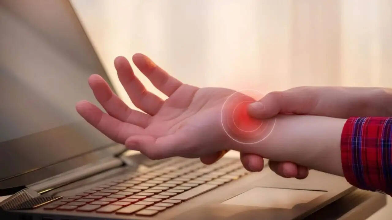 कलाई के दर्द से राहत पाने के लिए 3 मिनट का व्यायाम