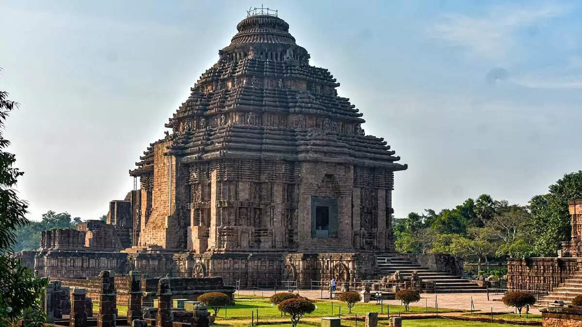 पुरी यात्रा के दौरान अवश्य देखें ये प्रसिद्ध मंदिर