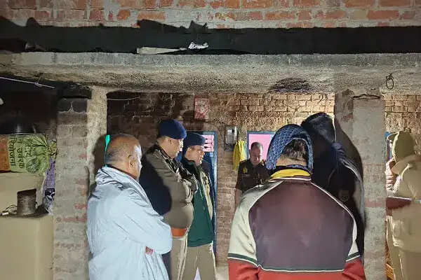 बहराइच में होली के दिन हुई खौफनाक हत्या, बेटे ने परिवार के चार सदस्यों को कुल्हाड़ी से मारा