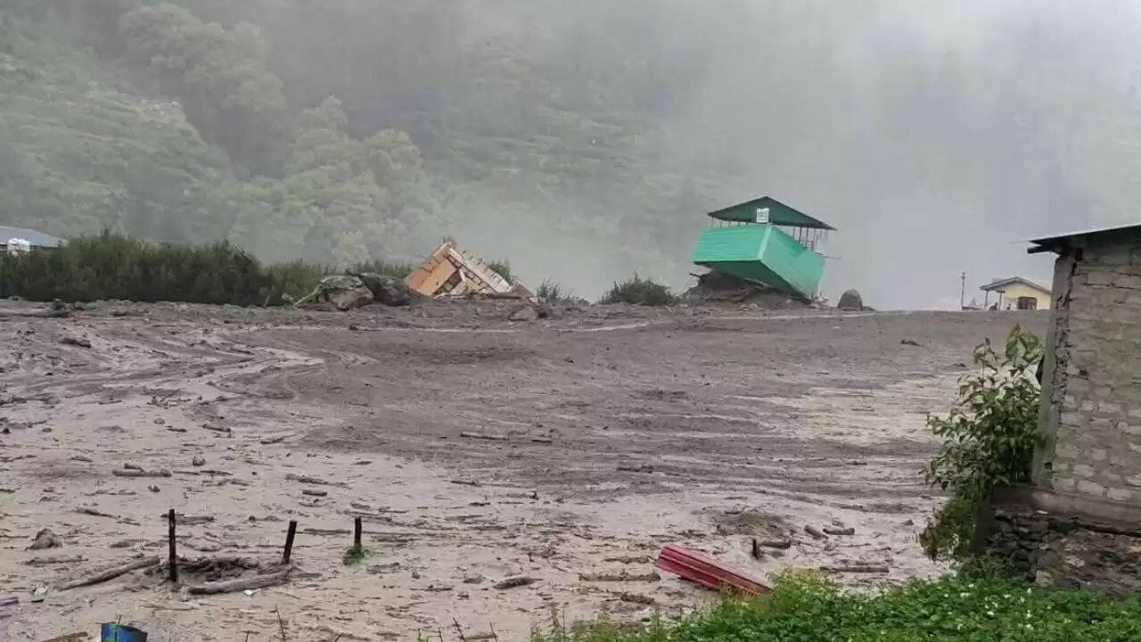 रामबन में बादल फटने से तीन की मौत, लापता लोगों की खोज जारी