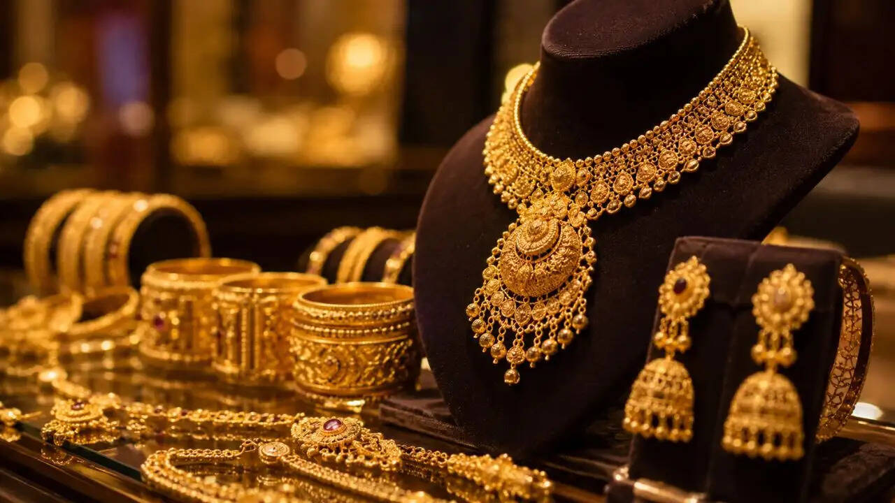सोने और चांदी की कीमतों में भारी गिरावट, निवेशकों में चिंता