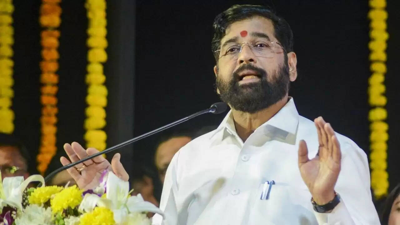 एकनाथ शिंदे के 'जय गुजरात' नारे पर विवाद, विपक्ष ने उठाए सवाल