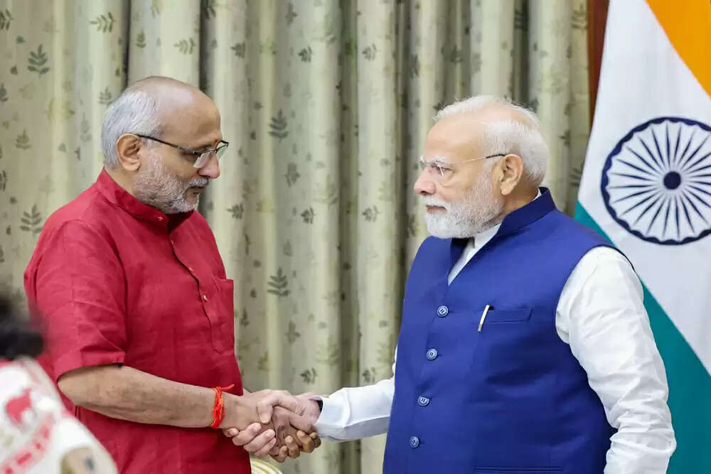 सीपी राधाकृष्णन को उपराष्ट्रपति बनने पर मिली बधाइयाँ