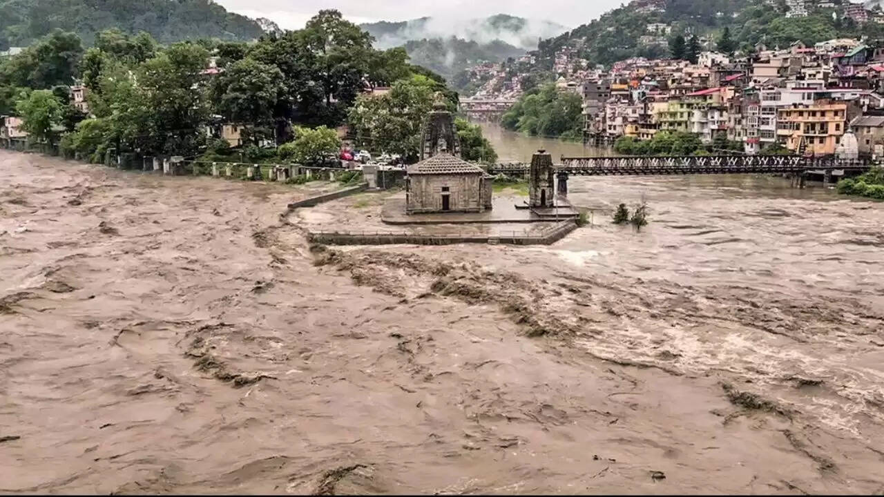 हिमाचल प्रदेश में बारिश से तबाही: 37 मृतक, 40 लापता