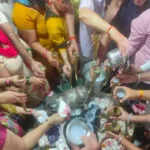 श्रावण माह के अंतिम सोमवार पर मंदिरों में श्रद्धालुओं की भीड़