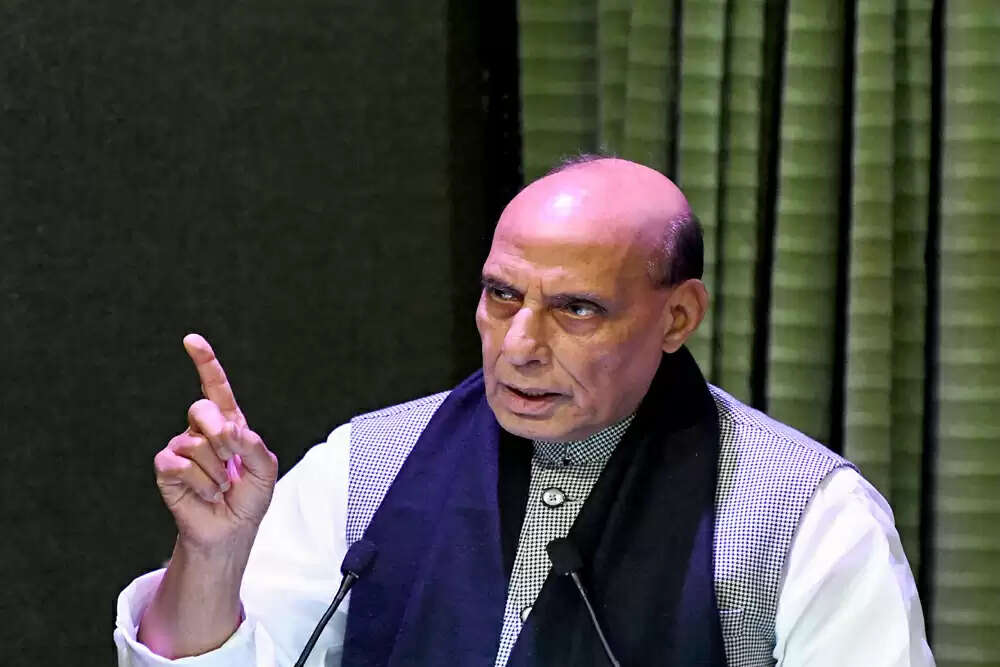 रक्षा मंत्री राजनाथ सिंह ने आत्मनिर्भरता पर जोर दिया