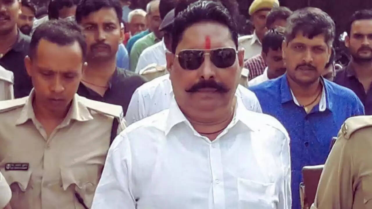 बिहार विधानसभा चुनाव 2025: जेडीयू ने उम्मीदवारों को सौंपा चुनाव चिन्ह, अनंत सिंह का नाम प्रमुख