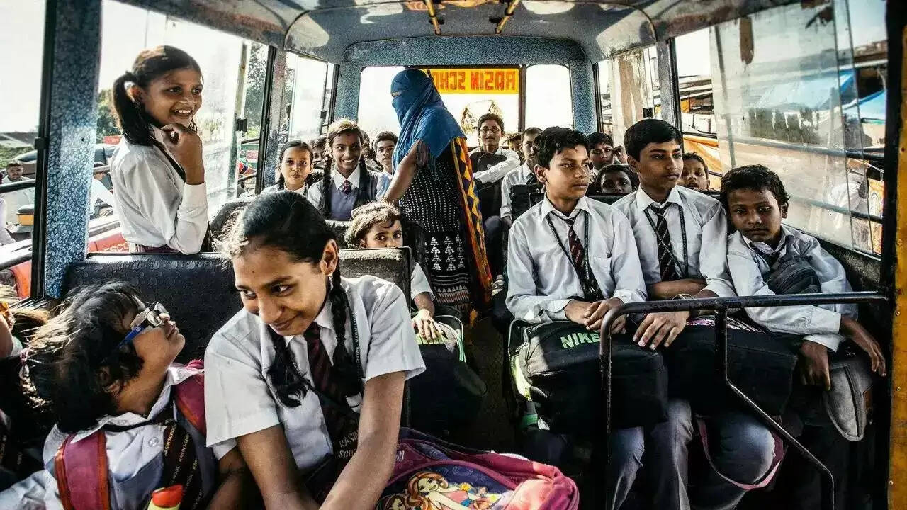 ओडिशा में छात्रों के लिए मुफ्त बस यात्रा और पाठ्यपुस्तकें