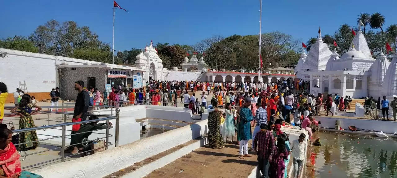 अनूपपुर: शिवालय में गूंजे हर हर महादेव, शिव का हुआ जलाभिषेक, भक्ति मे लीन रहें श्रद्धालु