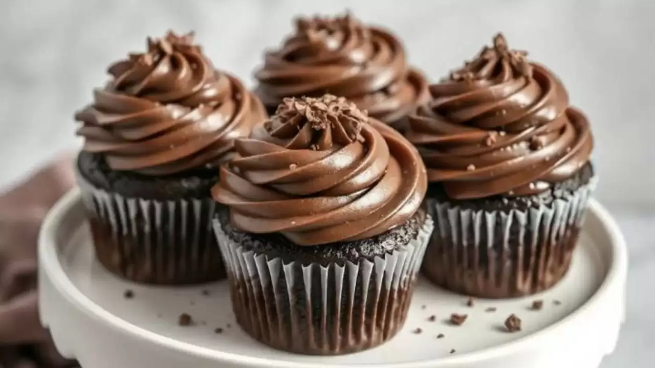 बाल दिवस पर बच्चों के लिए चॉकलेट कपकेक बनाने की आसान विधि