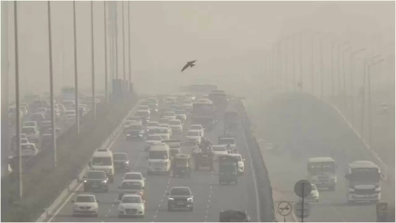 दिल्ली में प्रदूषण का संकट: AQI 370 तक पहुंचा