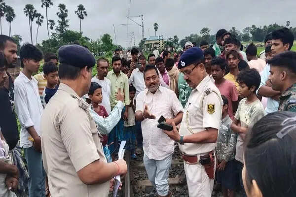 पूर्णिया में वंदे भारत एक्सप्रेस से तीन किशोरों की मौत, दो घायल