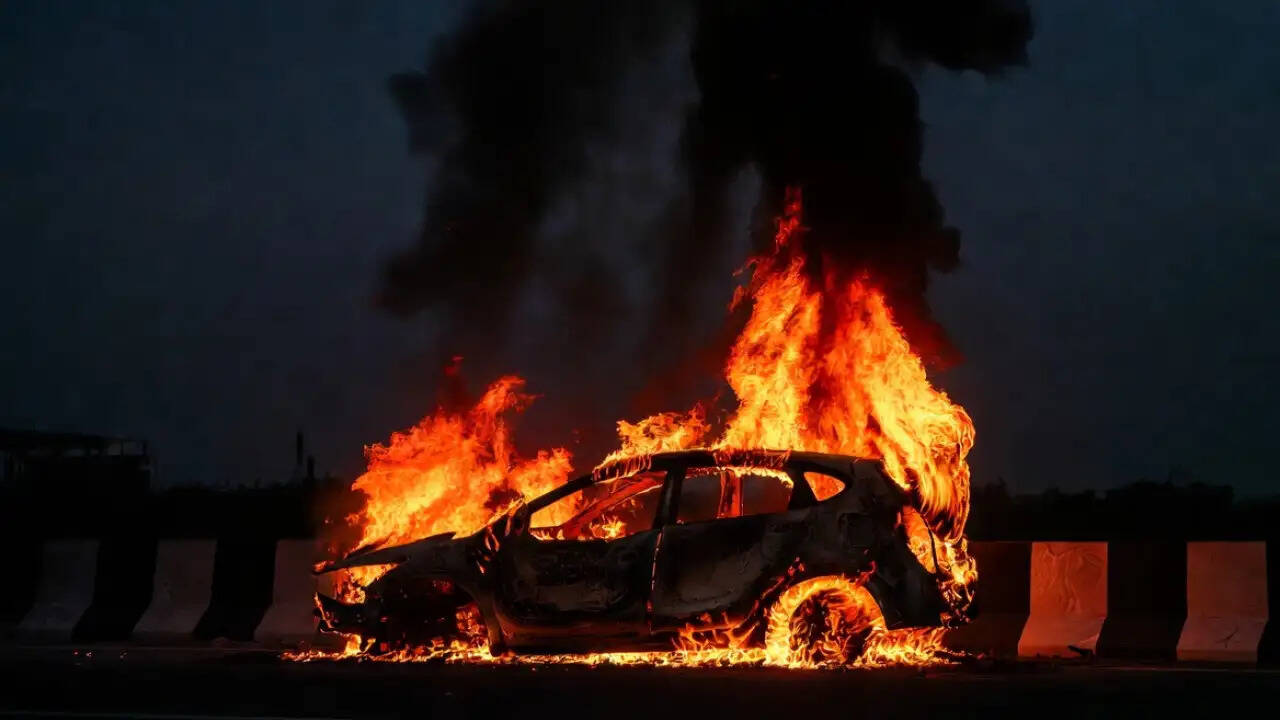 दिल्ली-मुंबई एक्सप्रेसवे पर भयानक दुर्घटना में पांच श्रद्धालुओं की मौत