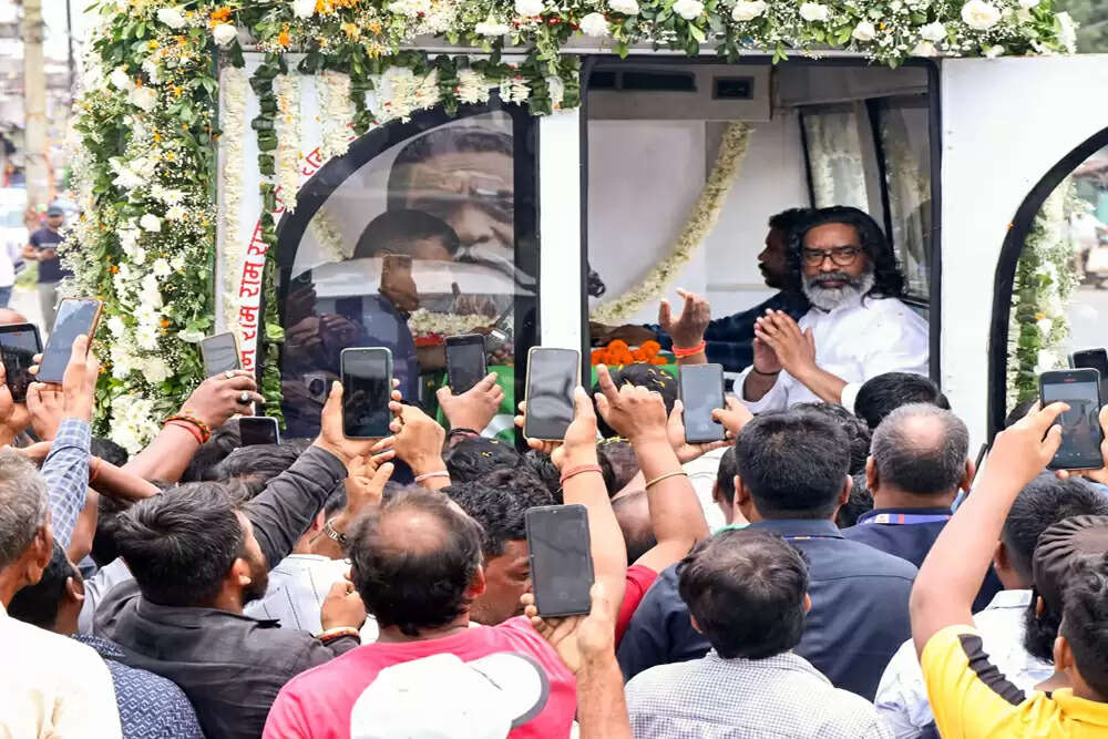 झारखंड के नेता शिबू सोरेन का अंतिम संस्कार राजकीय सम्मान के साथ